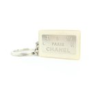Rare blanc x argent 99une breloque de sac porte-clés avec plaque d'adresse avec logo CC - Chanel