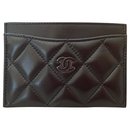 Classic Quilted Lambskin So Black Card Holder - Chanel