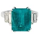 white gold ring, emerald 5.90 Cts, diamants. - inconnue