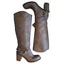 Janet & Janet - Boots with heel and metal chain in taupe brown leather, Rock spirit