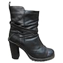 C'N'C 'Costume National p ankle boots 39