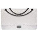 Splendid & Majestic Chanel Handbag 2.55 Reissue 227 in white quilted leather, blackened silver metal trim