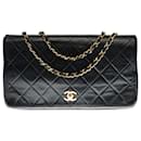 Rare & Exceptional Chanel Classique Jumbo Flap bag in black quilted lambskin with 2 white piping on the top and back, garniture en métal doré