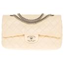 Splendid and Rare Chanel Timeless / Classique lined flap bag in beige quilted lambskin (egg shell), Garniture en métal argenté