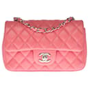 Superb Chanel Mini Timeless shoulder bag in pink quilted leather, Garniture en métal argenté