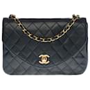Superb Chanel Classique Flap bag shoulder bag in black quilted lambskin, garniture en métal doré