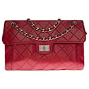 : The very spacious Chanel bag 2.55 Maxi in red quilted leather, Garniture en métal argenté