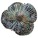broche de flores de cristal Swarovski. - Marc Jacobs