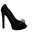 Zapatos de salón con puntera abierta y adorno de calavera en ante negro de Alexander McQueen - Alexander Mcqueen