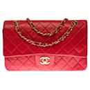 Splendid Chanel Timeless Medium bag with lined flap in red quilted lambskin , garniture en métal doré