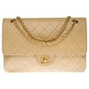 Splendid Chanel Timeless/Classique handbag with lined flap in beige quilted lambskin, garniture en métal doré