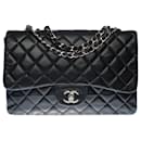Le Majestueux Chanel Timeless Jumbo Flap bag shoulder bag in black quilted lambskin, Garniture en métal argenté