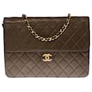 Splendid & Rare Chanel Pochette Classique Flap bag shoulder bag in Khaki quilted leather, garniture en métal doré