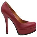 Fendi Zapatos de salón Fendista 135 en cuero rojo