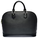 Very Chic Louis Vuitton Alma handbag in black epi leather, garniture en métal doré