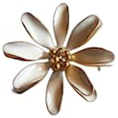 Flower brooch in lacquered metal - Kenzo