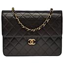 Splendid Chanel Pochette Classique Flap bag shoulder bag in brown quilted leather, garniture en métal doré