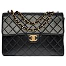 The Majestic Chanel Timeless Jumbo Single Flap handbag in black quilted lambskin, garniture en métal doré