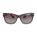 3.1. Modelo de óculos de sol marrom tartaruga. Conner 57MILÍMETROS - Phillip Lim