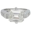 white gold ring, emerald cut diamond 4 Cts. - inconnue