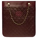 Superb Chanel flat pouch bag in burgundy quilted lambskin, garniture en métal doré