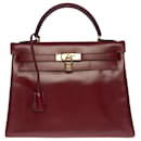 Magnificent Hermès Kelly handbag 32 returned in burgundy leather (Red H), gold plated metal trim