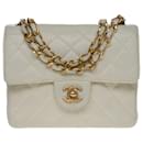 Lovely Chanel Timeless Mini handbag in off-white quilted lambskin, garniture en métal doré