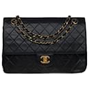 Very beautiful Chanel Timeless/Classic handbag 27 cm in black quilted leather, garniture en métal doré