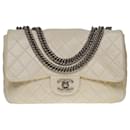 Sac Chanel Timeless/Classique Jumbo Flap bag en cuir d'agneau matelassé écru, garniture en métal argenté