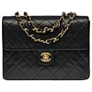 Lovely Chanel Timeless/Classique Mini Flap bag handbag in black quilted lambskin, garniture en métal doré