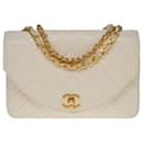 Very beautiful Chanel Classique Flap bag handbag in ecru quilted lambskin, garniture en métal doré