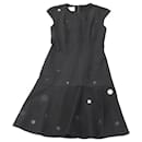 Akris Punto Godet-Kleid mit tonaler Dot-Stickerei und Flügelärmeln und Reißverschluss vorne aus schwarzem Polyester-Mischgewebe