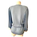 Jaqueta de tricô soberba 80s Nina Ricci 38 malha azul céu e algodão, branco, dourado