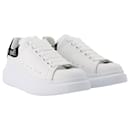 Oversize sneakers in Black and White Leather - Alexander Mcqueen