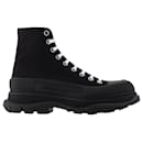 Tread Slick Boots in Black Leather - Alexander Mcqueen
