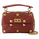 Medium Shoulder Bag | Roman Stud The Shoulder Bag | Nappa Dolce/Antique Brass Macr - Valentino Garavani