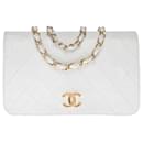 Beautiful Chanel Full flap mini handbag in white quilted lambskin, garniture en métal doré