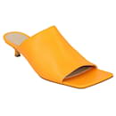 Bottega Veneta Stretch-Pantolette für Damen aus orangefarbenem Lammleder