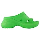 Pool Crocs Slide Rub en vert - Balenciaga