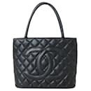 Chanel Medaillon