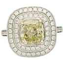 Ring in white gold with entourage, yellow diamond center 2,01 carats. - inconnue