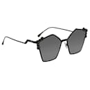 Fendi Pentagon gafas de sol negras con tachuelas