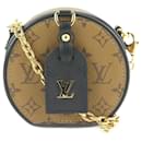 Reverse Monogram Boite Chapeau Necklace - Louis Vuitton