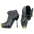 Alexander McQueen ankle boots in black leather with brass square toe caps - Alexander Mcqueen