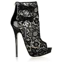 Stivali Jimmy Choo in pizzo e vernice