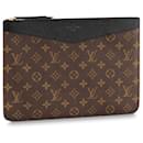 LV Daily Pouch new - Louis Vuitton