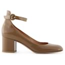 Gianvito Rossi Beige Lackleder Mary Jane Pumps