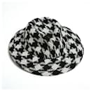 23P HOUNDSTOOTH L BLACK WHITE NEW - Chanel