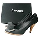 Sapato de tecido preto CHANEL salto cortiça T37,5 en bom estado - Chanel