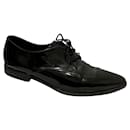 Burberry Derby Sapato de cadarço em couro envernizado preto